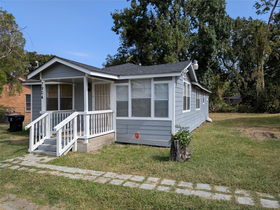 7904 Hoffman St in Houston, TX - Building Photo