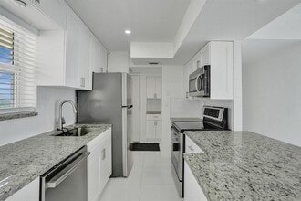 801 S Federal Hwy, Unit 906 in Pompano Beach, FL - Building Photo - Building Photo
