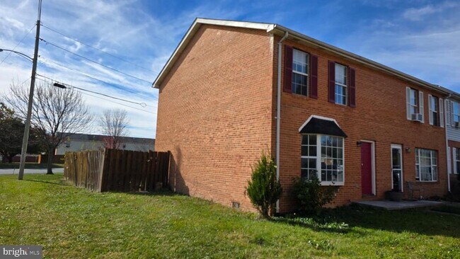 214 Nottoway Dr in Stephens City, VA - Building Photo - Building Photo