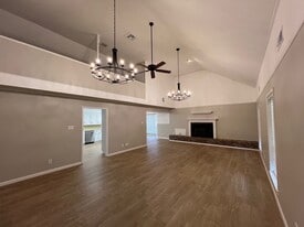 9240-9250 Lockhart Rd in Denham Springs, LA - Building Photo