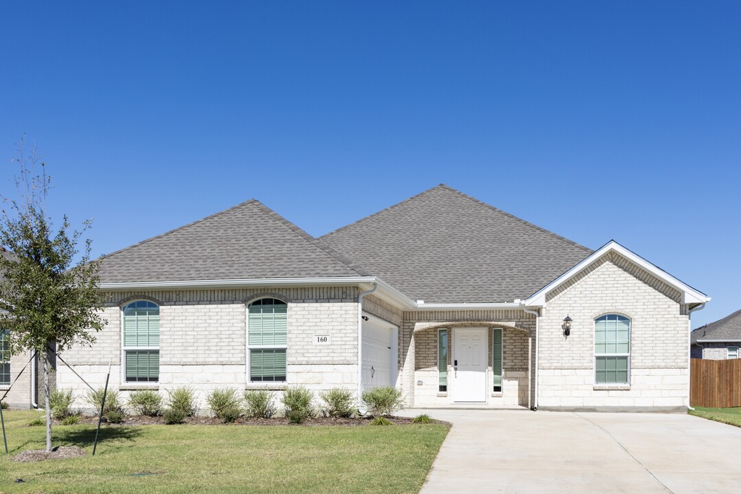 160 Bowling Grn Ave. in Red Oak, TX - Foto de edificio