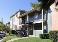 Villa Monterrey Apartments in Fort Worth, TX - Foto de edificio - Building Photo