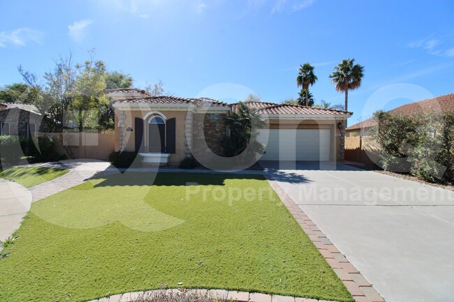 property at 2451 E Honeysuckle Pl