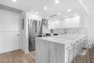 5701 Collins Ave in Miami Beach, FL - Building Photo