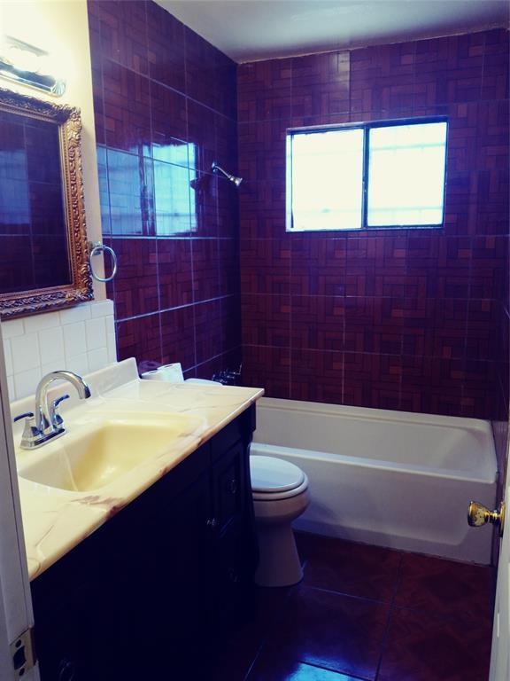 2400 Village Walk in Austin, TX - Building Photo - Building Photo