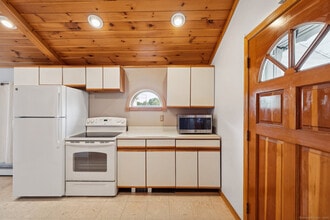 116 Central St in Bristol, CT - Building Photo - Building Photo