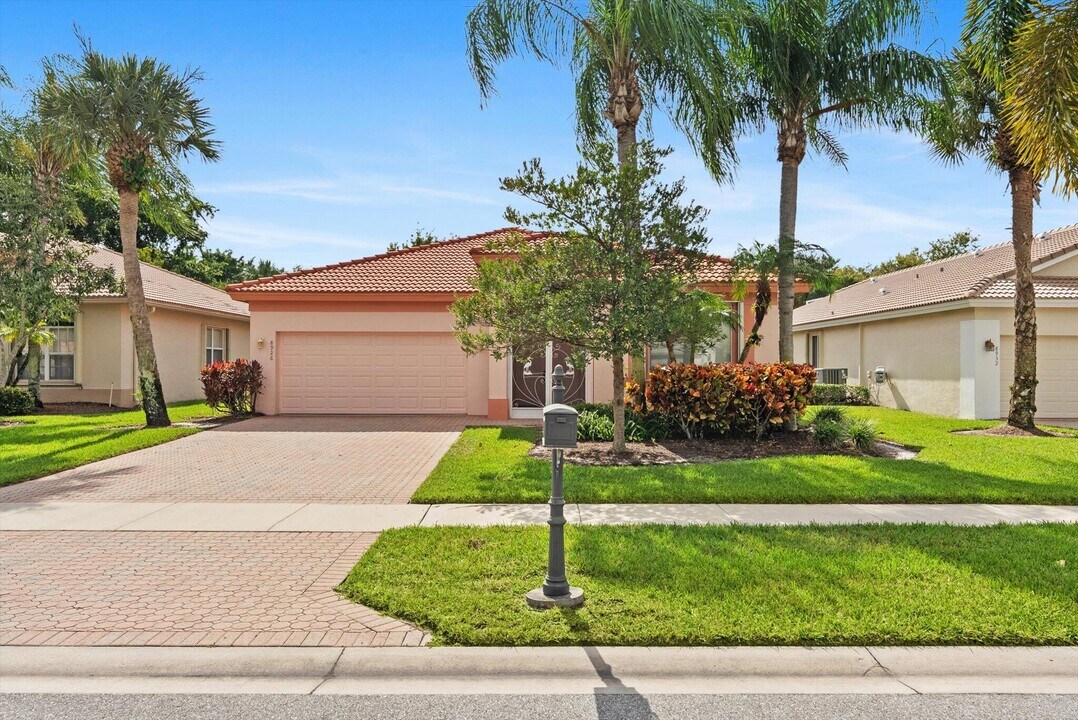 8926 Agliana Cir in Boynton Beach, FL - Building Photo