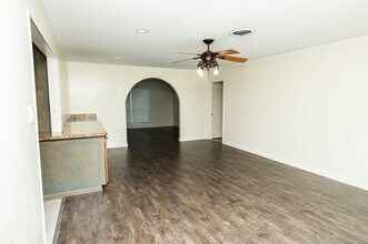 5407 Rutherglenn Dr in Houston, TX - Building Photo - Building Photo