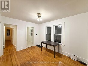 1093 Howard Ave in Windsor, ON - Building Photo - Building Photo