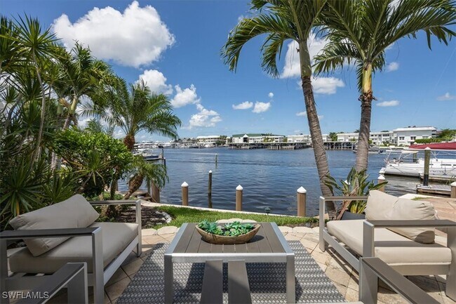 800 River Point Dr