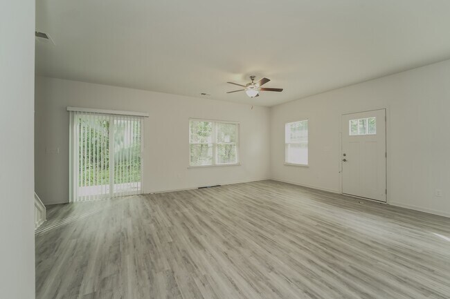 7121 Plott Rd in Charlotte, NC - Building Photo - Building Photo
