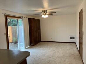 902 Connecticut Ave SE in Salem, OR - Building Photo - Building Photo