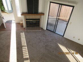 1128 Marigold Way in Lompoc, CA - Building Photo - Building Photo