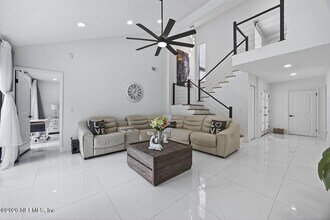 7805 Baymeadows Cir W in Jacksonville, FL - Building Photo - Building Photo