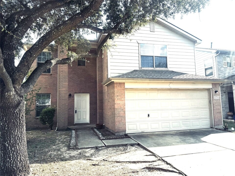 15711 Western Skies Dr in Houston, TX - Building Photo