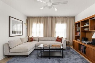 6702 Routenburn St in Austin, TX - Building Photo