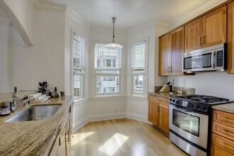 1065 Montgomery St-Unit -02 in San Francisco, CA - Foto de edificio - Building Photo