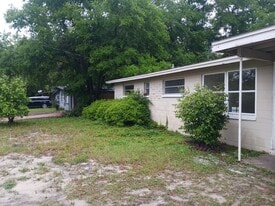230 Lee Dr in Orange Park, FL - Building Photo