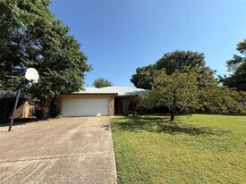 1809 Prince Dr in Benbrook, TX - Building Photo