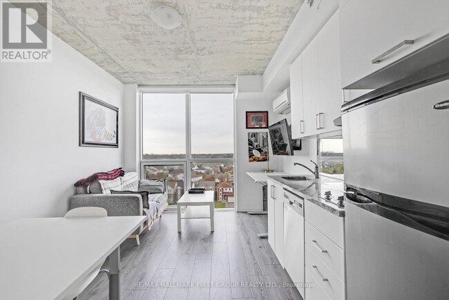 1900 Simcoe St N in Oshawa, ON - Building Photo - Building Photo