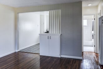 Marine Terrace in Gardena, CA - Foto de edificio - Building Photo