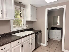 30 Roy St in Raymond, NH - Building Photo - Building Photo