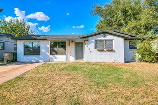 1234 E 24th St in San Angelo, TX - Building Photo