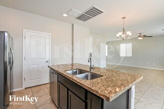 2822 N Fair Oaks Ave in Tucson, AZ - Foto de edificio - Building Photo