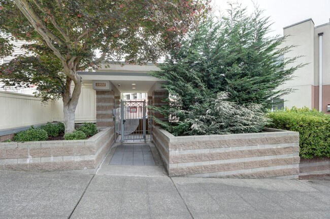 3900 2nd Ave NE in Seattle, WA - Building Photo - Building Photo