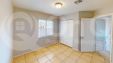 9011 S 8th Pl in Phoenix, AZ - Building Photo - Building Photo