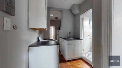 354 E 19th St in New York, NY - Building Photo - Building Photo