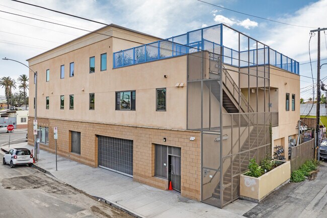 Casa Amador in Los Angeles, CA - Foto de edificio - Building Photo