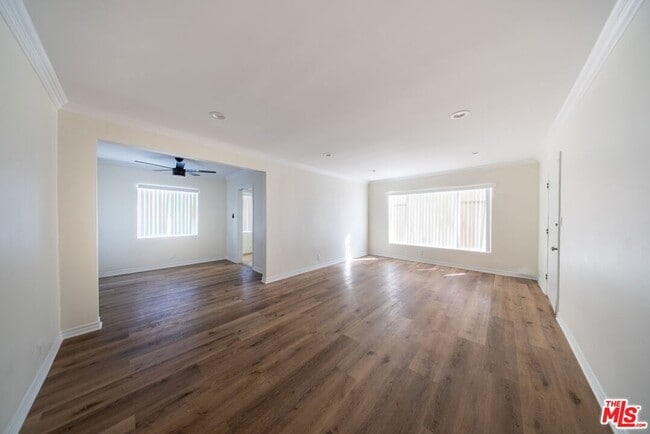 9205 Alcott St in Los Angeles, CA - Foto de edificio - Building Photo