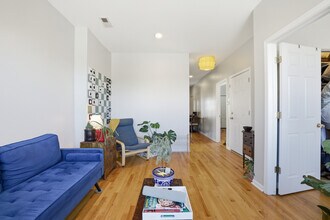 3235 W Thomas St in Chicago, IL - Building Photo - Building Photo