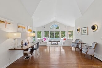 8 Niamogue Ln in Quogue, NY - Building Photo - Building Photo