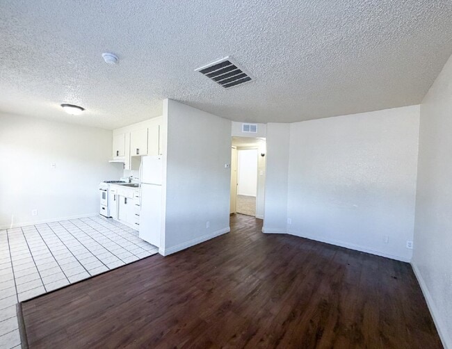 4415 N Clark St, Unit Clark #11 in Fresno, CA - Foto de edificio - Building Photo