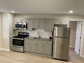 903 Lindley Ave, Unit 2nd fl in Philadelphia, PA - Building Photo - Building Photo