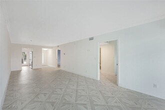 212 Banyan Blvd in Naples, FL - Building Photo - Building Photo