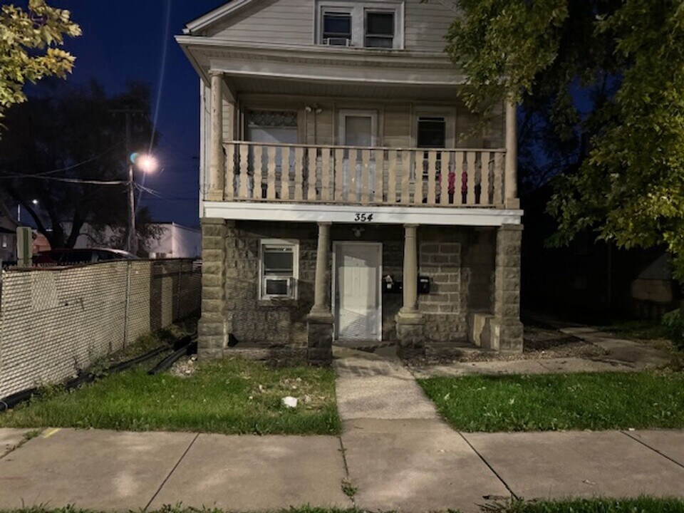 354 N Ottawa St-Unit -Unit-2S-For Rent in Joliet, IL - Building Photo