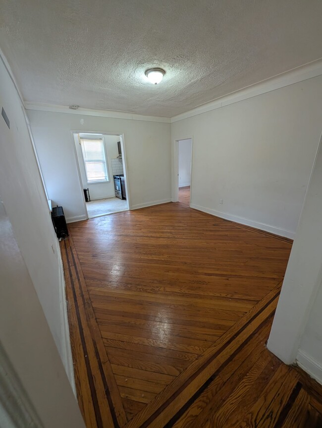 68 4th Ave, Unit 23 in East Orange, NJ - Foto de edificio - Building Photo
