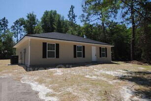 5623 Overlook Dr E in Keystone Heights, FL - Building Photo