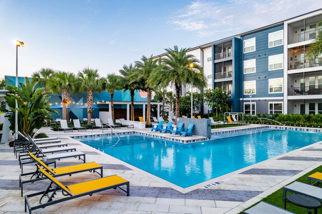 Veer Apartments in Orlando, FL - Foto de edificio - Building Photo