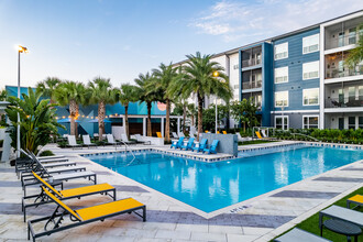 Veer Apartments in Orlando, FL - Building Photo - Building Photo