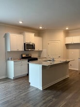 Room in Townhome on Greyton Dr in Buford, GA - Building Photo - Building Photo