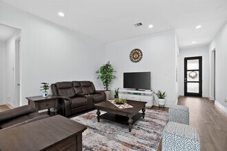 13760 Rising Sun Ln in Shenandoah, TX - Foto de edificio - Building Photo
