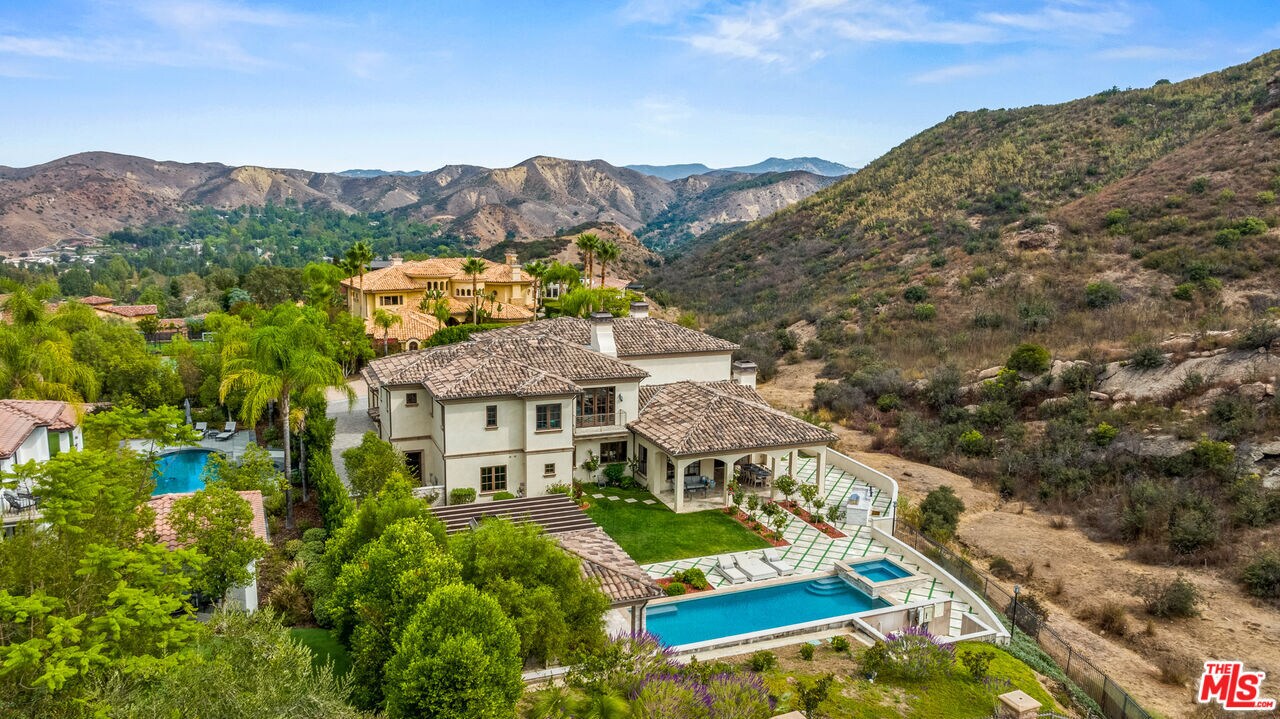 29450 Malibu View Ct in Agoura Hills, CA - Building Photo