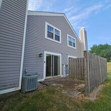 1368 N Knollwood Dr in Palatine, IL - Building Photo - Building Photo
