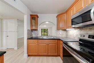 14847 SW 104th St in Miami, FL - Building Photo - Building Photo