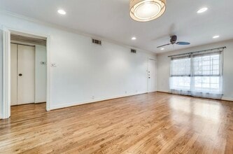 5214 Fleetwood Oaks Ave, Unit #205 in Dallas, TX - Building Photo - Building Photo