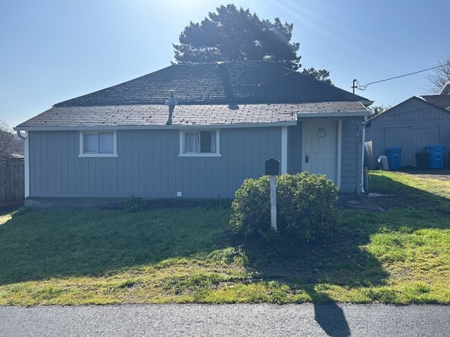 167 Townsend St in Rio Dell, CA - Foto de edificio - Building Photo